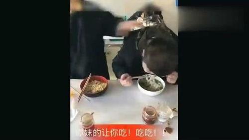二货吃饭视频,笑料百出，网友直呼“太可爱了”！